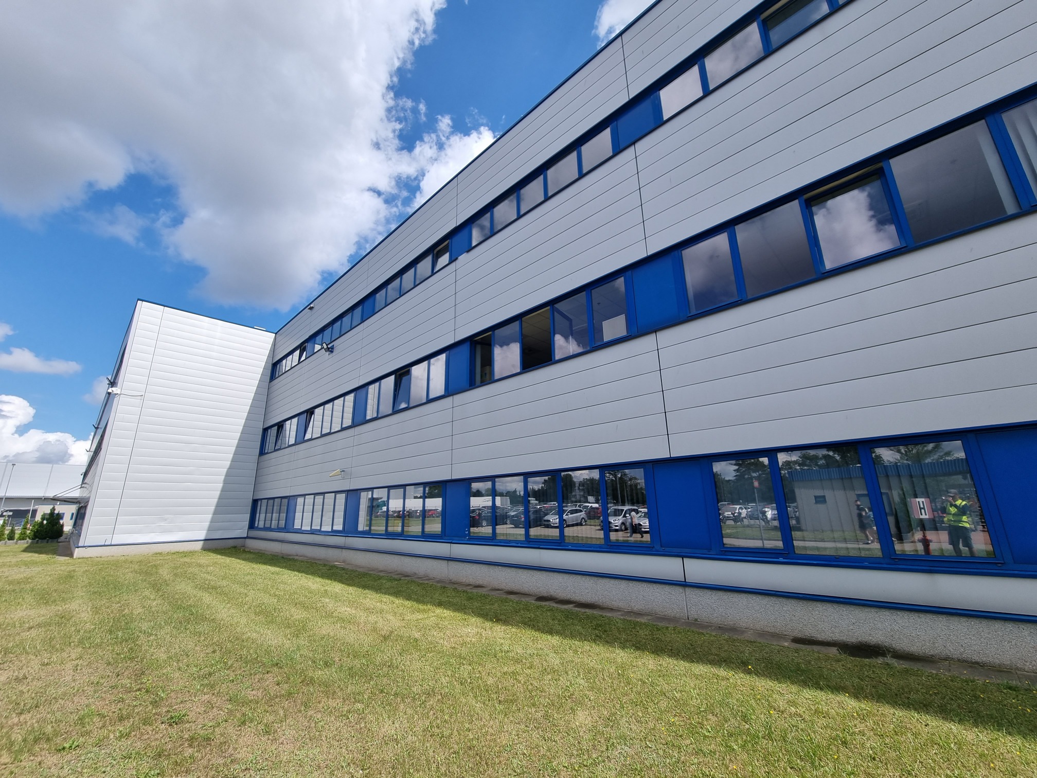 folia przeciwsloneczna budynek